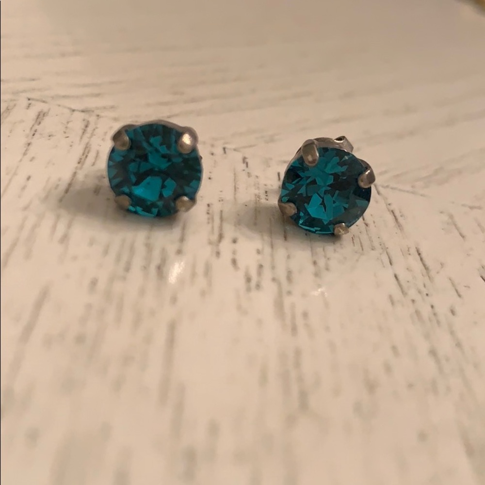 Sabika studs